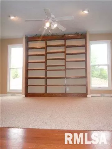 1224 N Kickapoo St, Lincoln, IL 62656 photo 7