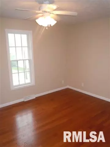 1224 N Kickapoo St, Lincoln, IL 62656 photo 11
