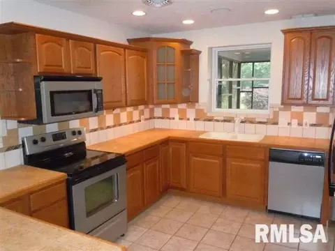 1224 N Kickapoo St, Lincoln, IL 62656 photo 6