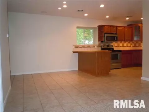 1224 N Kickapoo St, Lincoln, IL 62656 photo 4