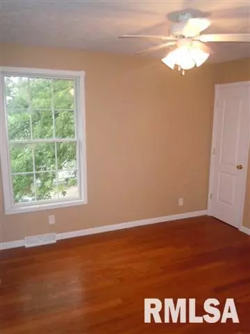 1224 N Kickapoo St, Lincoln, IL 62656 photo 12