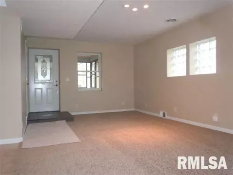 1224 N Kickapoo St, Lincoln, IL 62656 photo 2