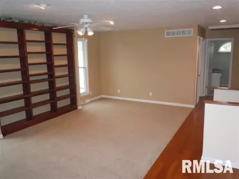 1224 N Kickapoo St, Lincoln, IL 62656 photo 8