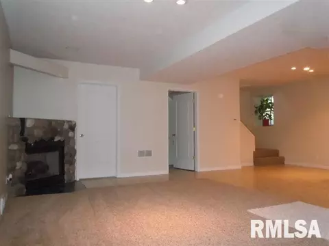 1224 N Kickapoo St, Lincoln, IL 62656 photo 3