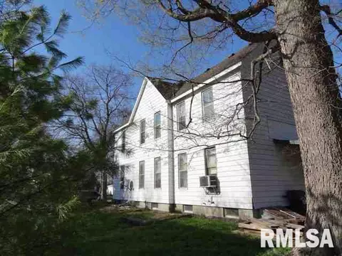 614 N Kickapoo St, Lincoln, IL 62656 photo 2