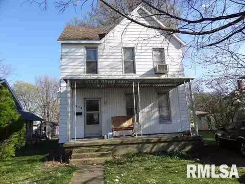 614 N Kickapoo St, Lincoln, IL 62656 photo 1