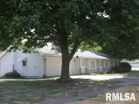 221 E Bohan St, Elkhart, IL 62634 photo 1