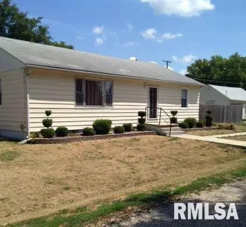 200 E Chester St, Chestnut, IL 62518 photo 1