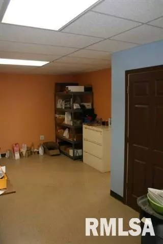 626 S Bates Rd, Mount Pulaski, IL 62548 photo 9