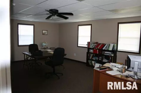 626 S Bates Rd, Mount Pulaski, IL 62548 photo 5
