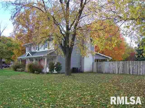 300 Rhoads Ave, Lincoln, IL 62656 photo 2