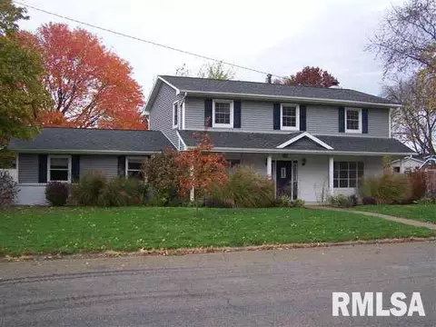300 Rhoads Ave, Lincoln, IL 62656 photo 1