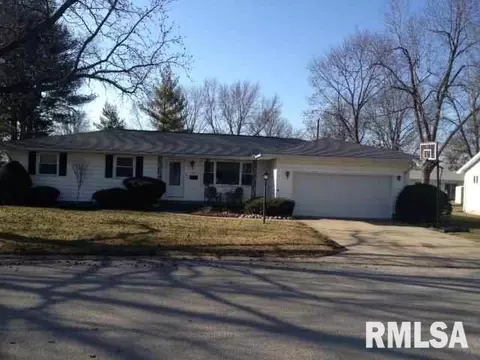 175 Half Moon St, Lincoln, IL 62656 photo 1