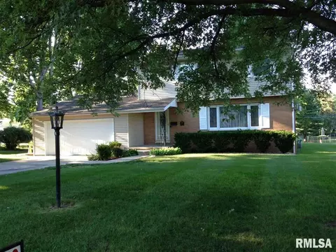 105 Mcdivitt Ave, Lincoln, IL 62656 photo 1