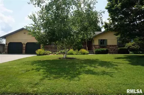 8 Windsor Pl, Lincoln, IL 62656 photo 1
