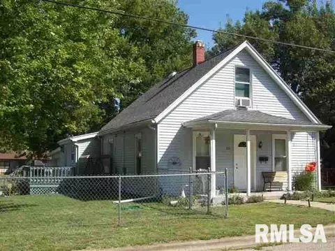 320 19th St, Lincoln, IL 62656 photo 1