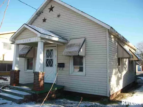 1304 N Kickapoo St, Lincoln, IL 62656 photo 1
