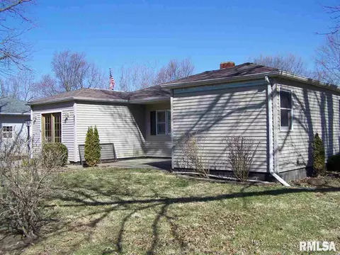 421 E Harry St, Mount Pulaski, IL 62548 photo 1