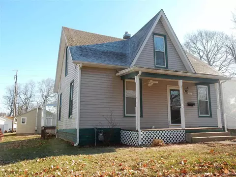 207 N Spring St, Mount Pulaski, IL 62548 photo 1