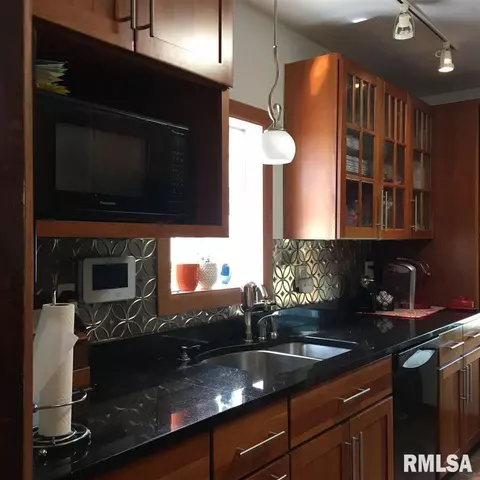 2013 S State St, Springfield, IL 62704 photo 9