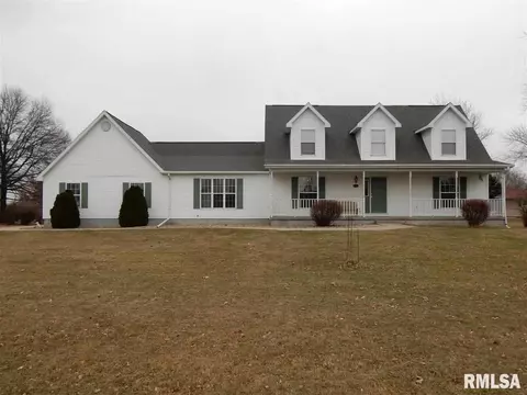 823 N Flora Ave, Mount Pulaski, IL 62548 photo 1