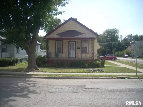 1102 N Kickapoo St, Lincoln, IL 62656 photo 1