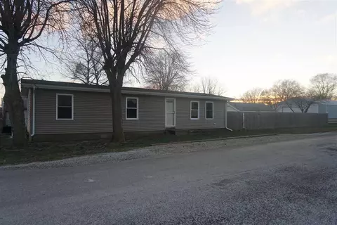 503 S Vine St, Mount Pulaski, IL 62548 photo 1