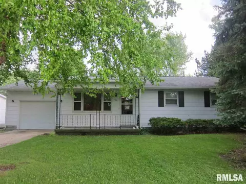 204 E Flora Ave, Mount Pulaski, IL 62548 photo 1
