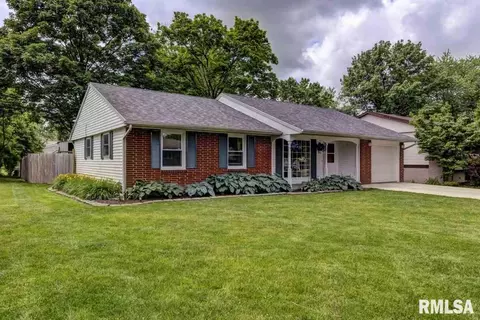 225 Rhoads Ave, Lincoln, IL 62656 photo 1