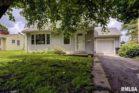 409 E Jasper St, Mount Pulaski, IL 62548 photo 1
