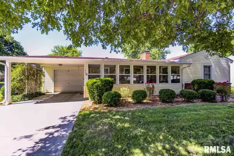 403 E Jasper St, Mount Pulaski, IL 62548 photo 1