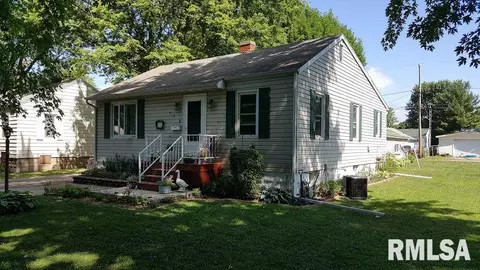 910 7th St, Lincoln, IL 62656 photo 1
