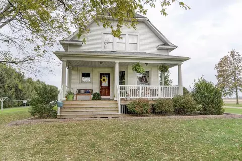1690 50th St, Mount Pulaski, IL 62548 photo 1