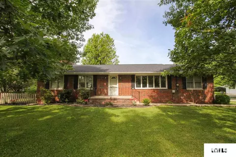 810 S Spring St, Mount Pulaski, IL 62548 photo 1