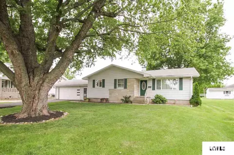 113 E Mccormick St, Emden, IL 62635 photo 1
