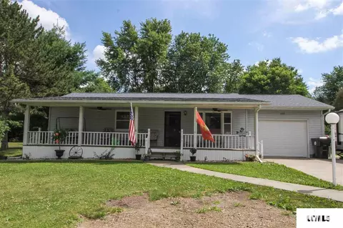 200 E Flora Ave, Mount Pulaski, IL 62548 photo 1