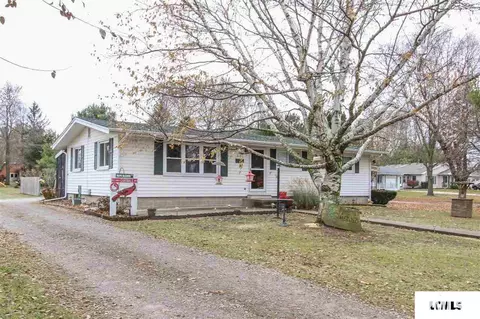 214 E Flora Ave, Mount Pulaski, IL 62548 photo 1