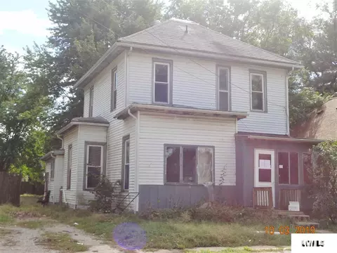908 E Johnson St, Clinton, IL 61727 photo 1