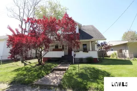 322 E Julia St, Clinton, IL 61727 photo 1