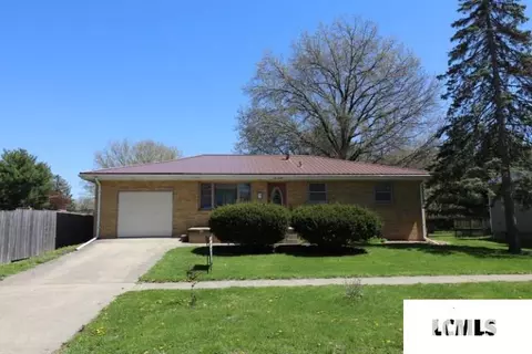 620 N Madison St, Clinton, IL 61727 photo 1