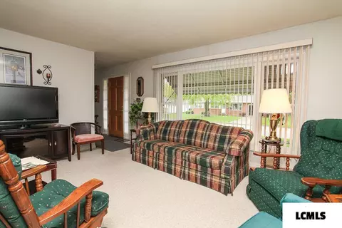 21 Ethell Pkwy, Normal, IL 61761 photo 5