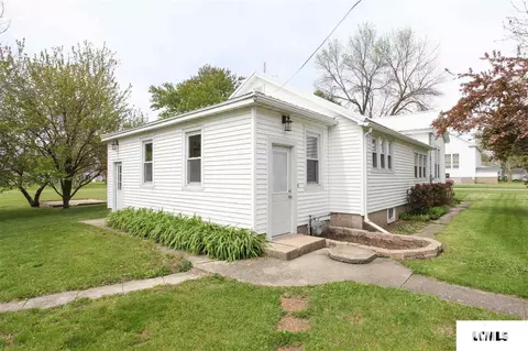 124 E Logan St, Broadwell, IL 62634 photo 5