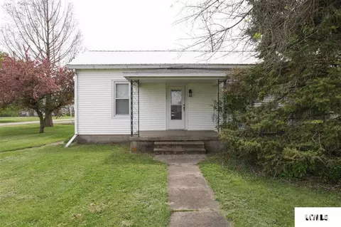 124 E Logan St, Broadwell, IL 62634 photo 3