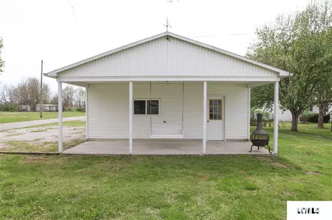 124 E Logan St, Broadwell, IL 62634 photo 4