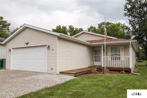 609 E Spaulding St, Riverton, IL 62561 photo 1