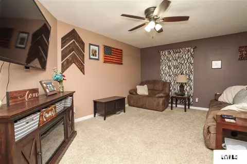 609 E Spaulding St, Riverton, IL 62561 photo 4