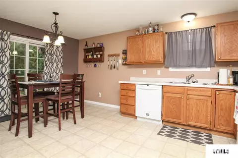 609 E Spaulding St, Riverton, IL 62561 photo 9