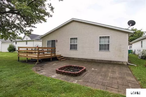 609 E Spaulding St, Riverton, IL 62561 photo 2