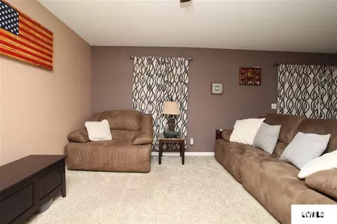 609 E Spaulding St, Riverton, IL 62561 photo 5