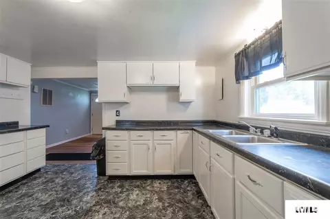 101 Elm St, Mclean, IL 61754 photo 6